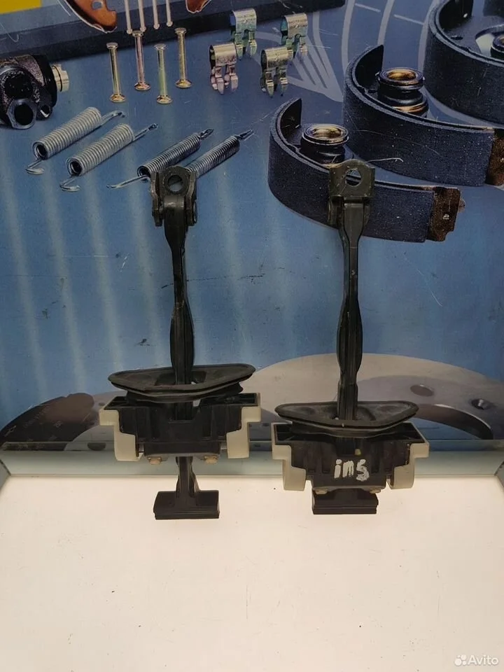 Передний ограничитель двери opel insignia 13229021