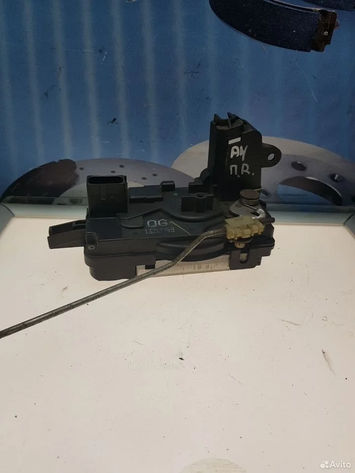 Замок двери передний правый opel zafira b astra h