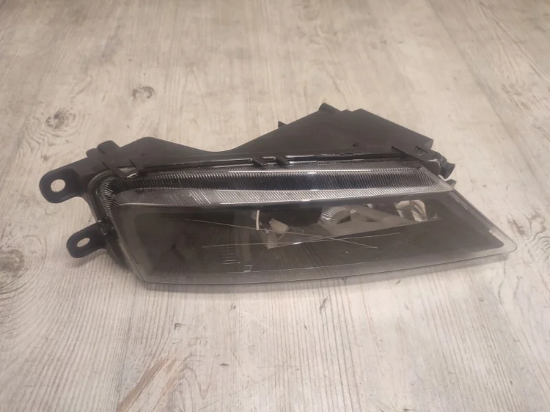 Противотуманная фара VW Tiguan 2 2016- AD1