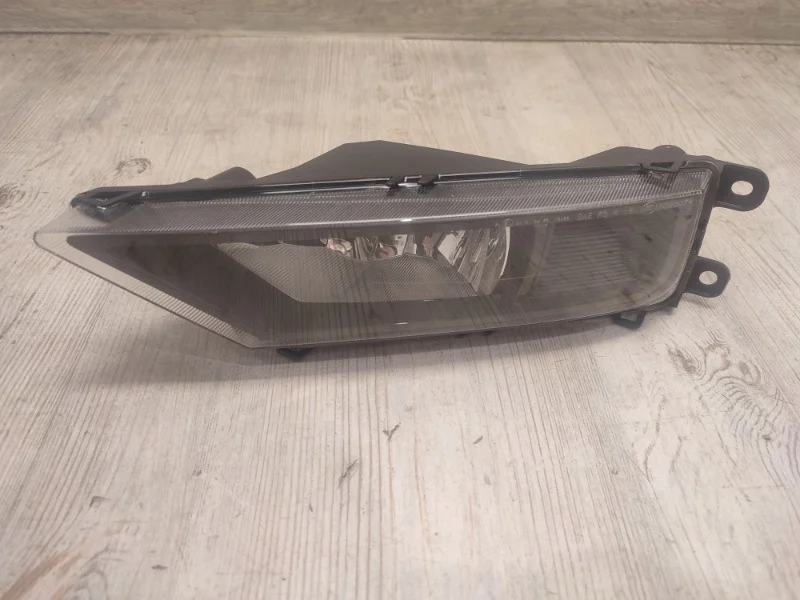 Противотуманная фара VW Tiguan 2 2016- AD1