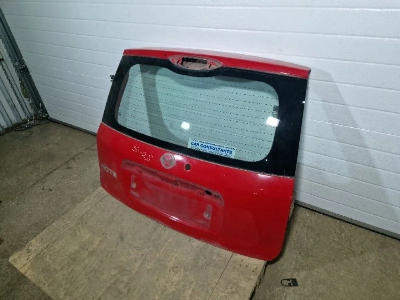 Дверь багажника Nissan Note E11 2008