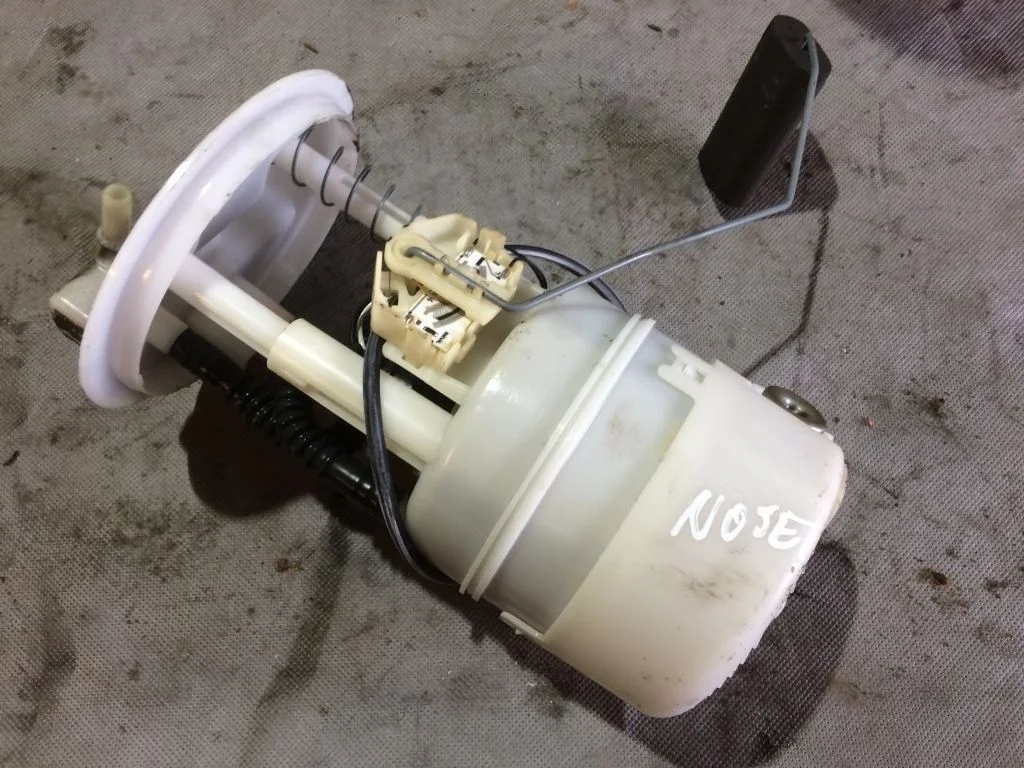 Насос топливный Nissan Note E11 CR14 HR16