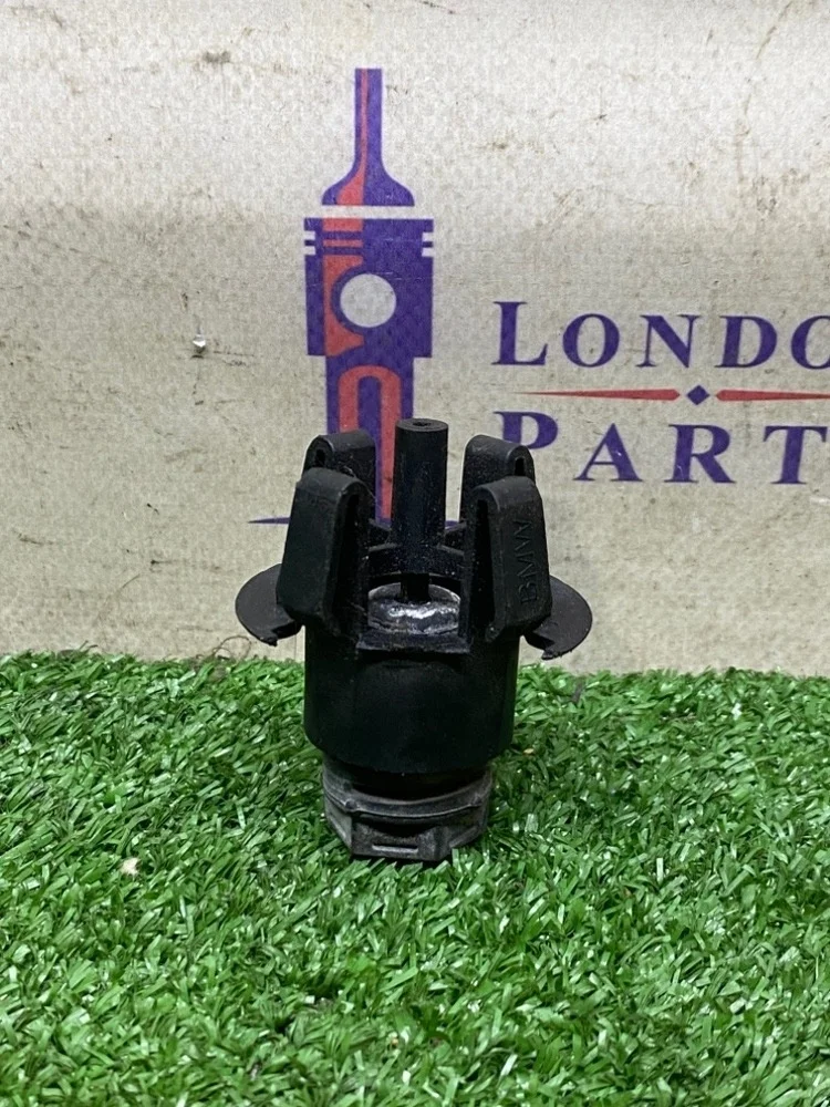 Регулятор капота BMW F10