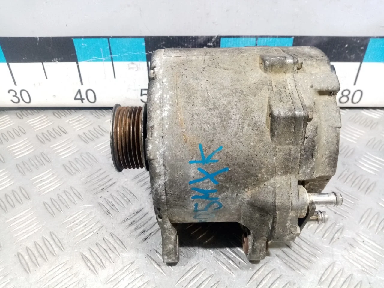 [Б/У] Генератор - (Состояние: незначительный скол фишки) [Код: 00571565 ]