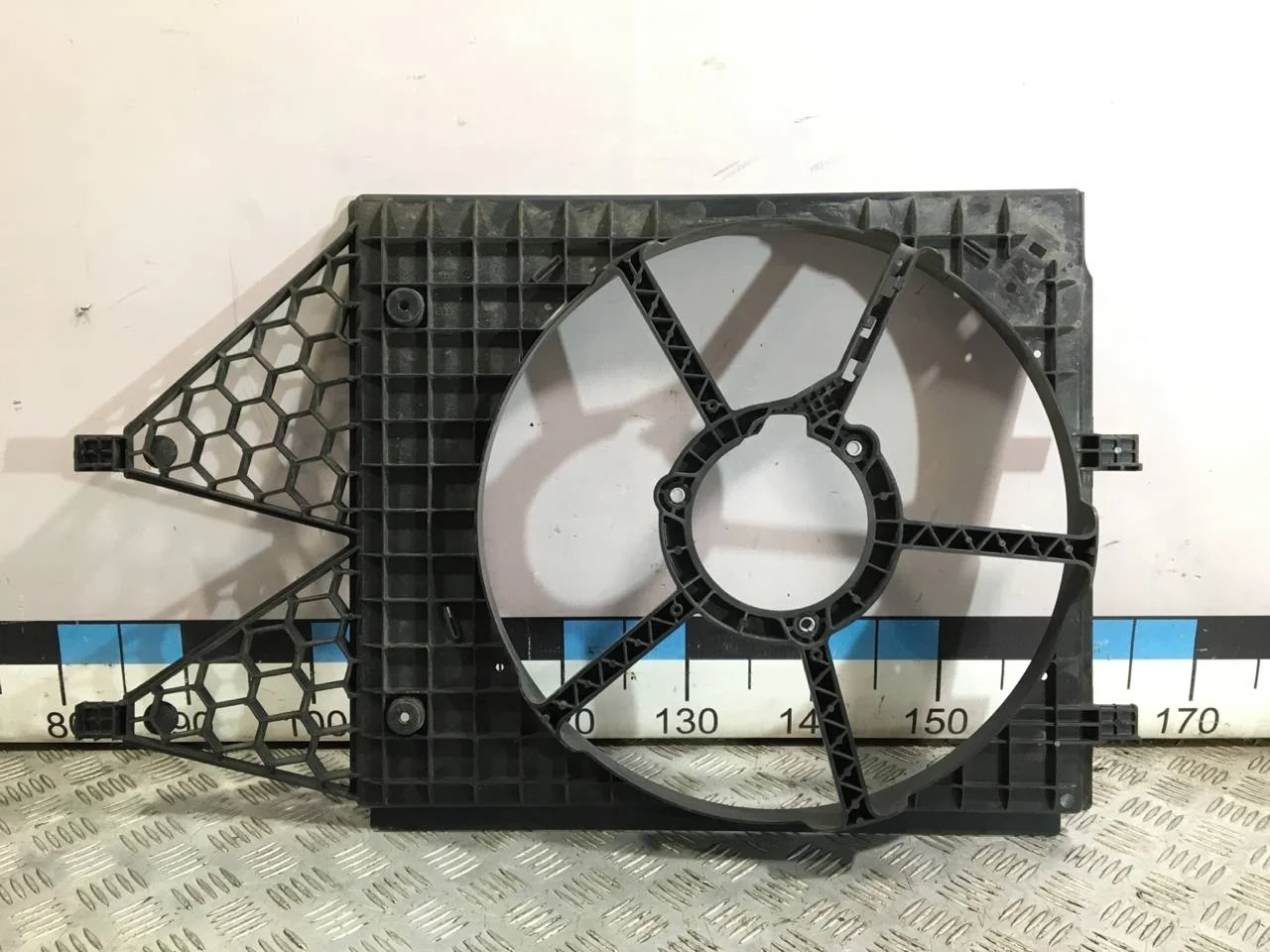 [Б/У] Диффузор вентилятора VAG [Код: 00568910 ]