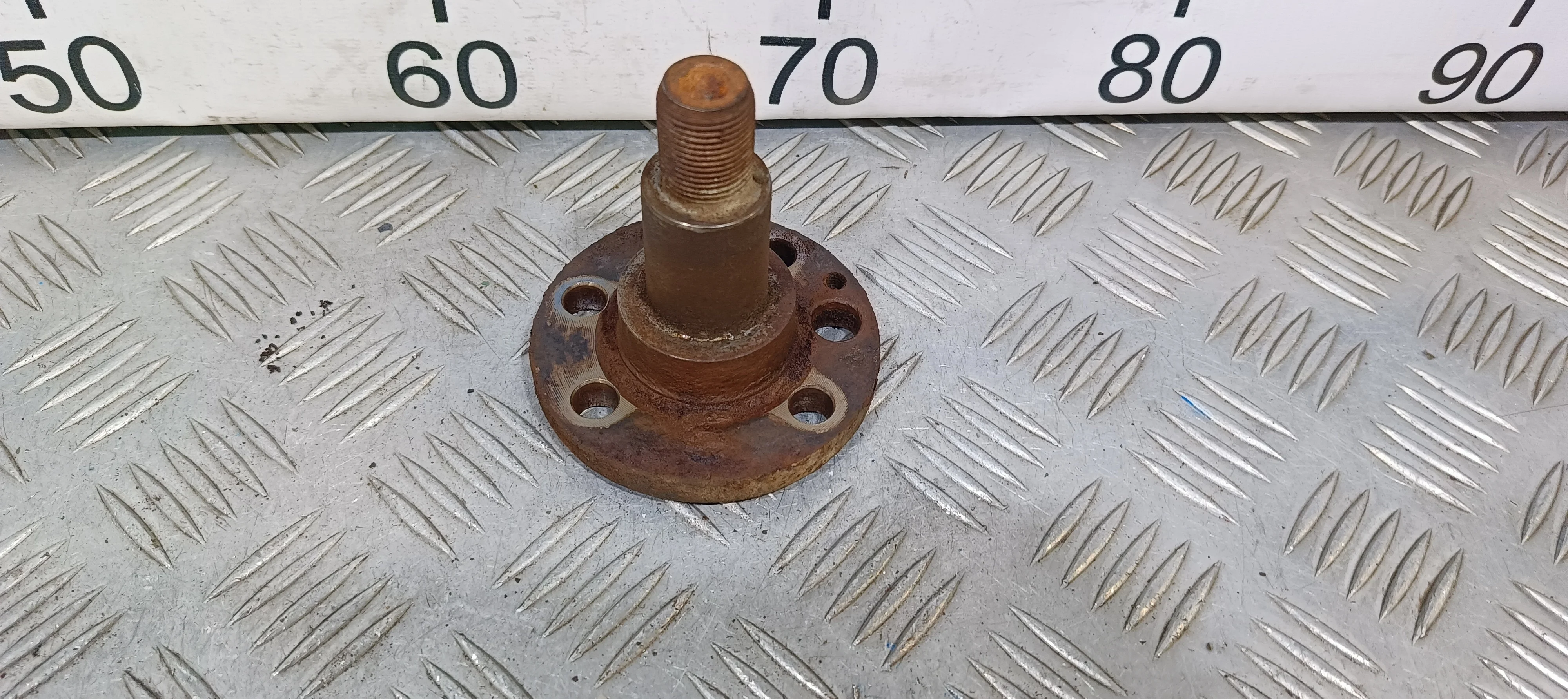 [Б/У] Цапфа ступицы заднего колеса VAG [Код: 00416277 ]