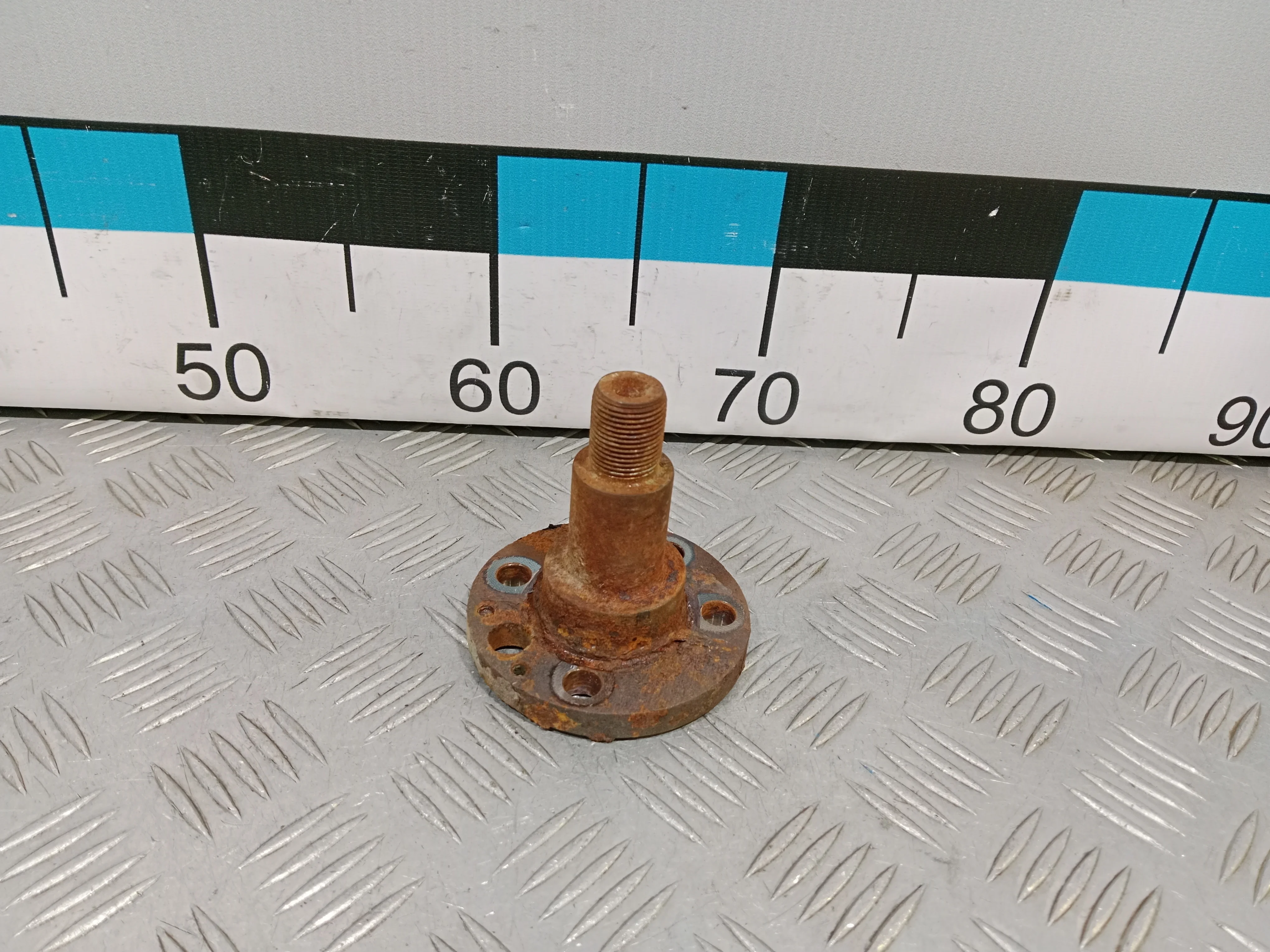 [Б/У] Цапфа ступицы заднего колеса VAG [Код: 00416830 ]