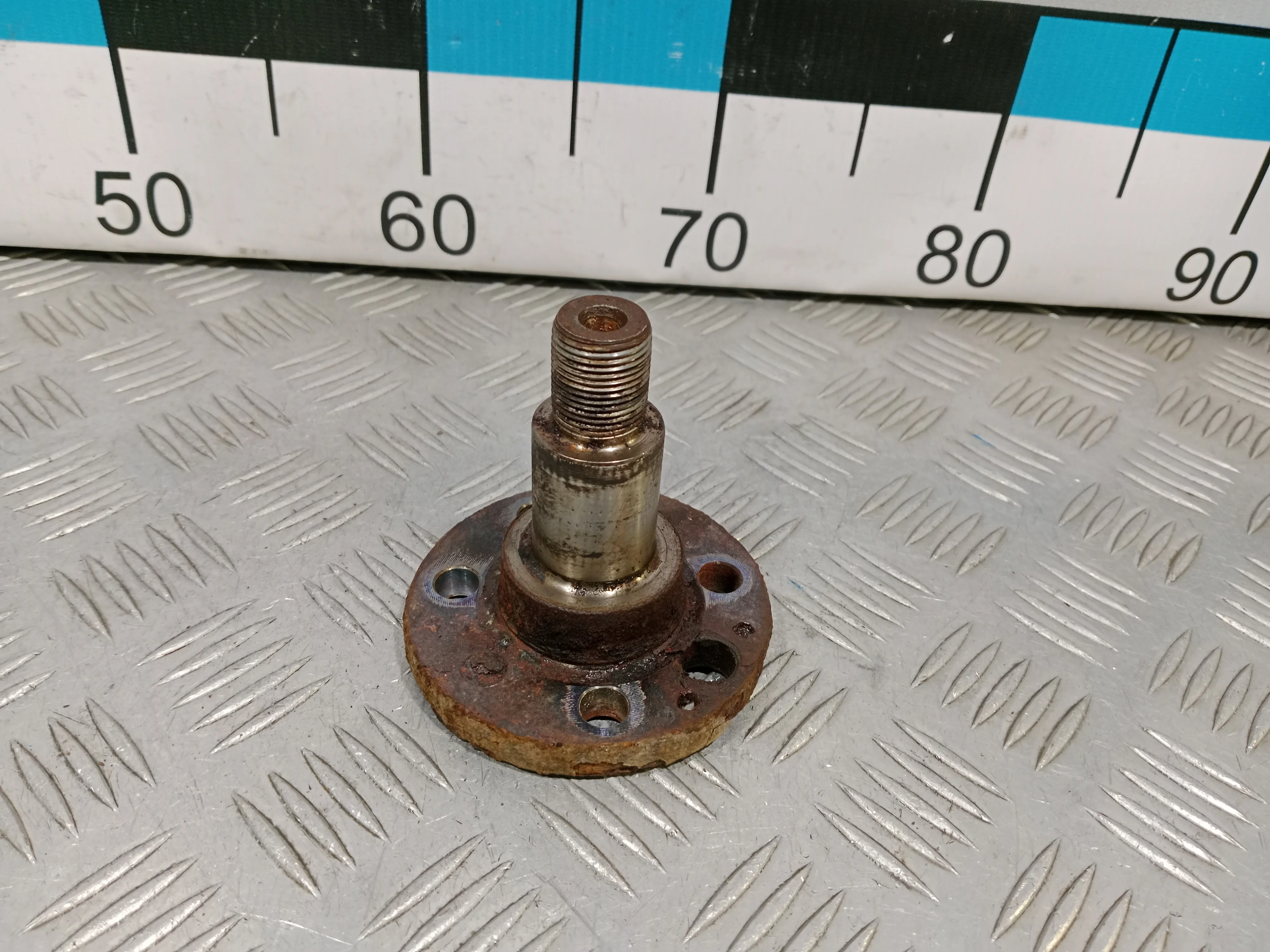 [Б/У] Цапфа ступицы заднего колеса VAG [Код: 00416845 ]