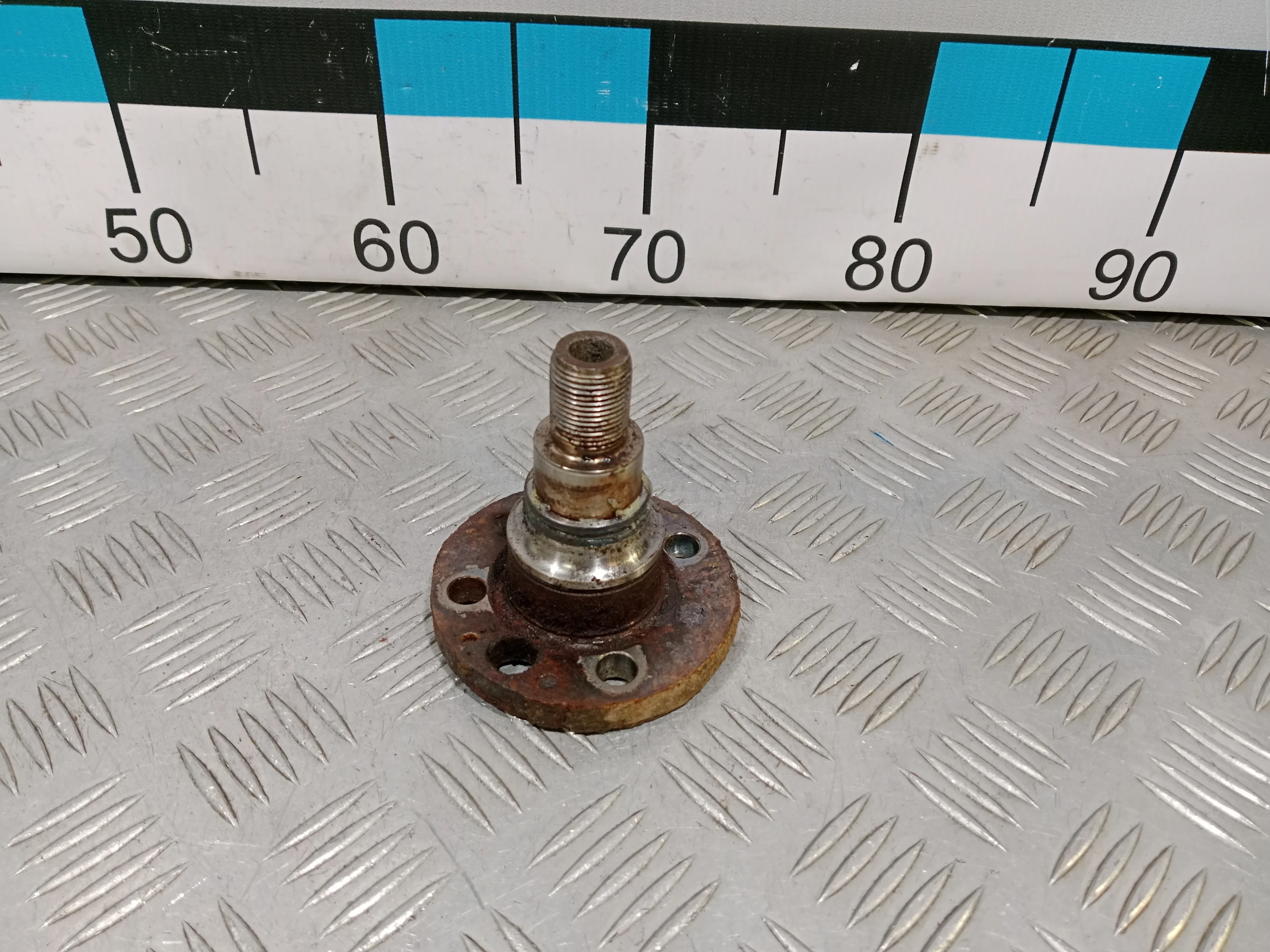 [Б/У] Цапфа ступицы заднего колеса VAG [Код: 00416846 ]