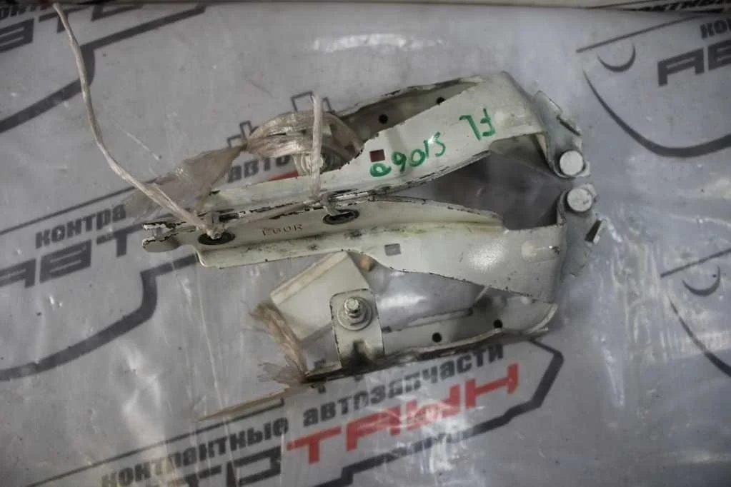 КРОНШТЕЙН КАПОТА NISSAN INFINITI ПРАВЫЙ 65400EG000