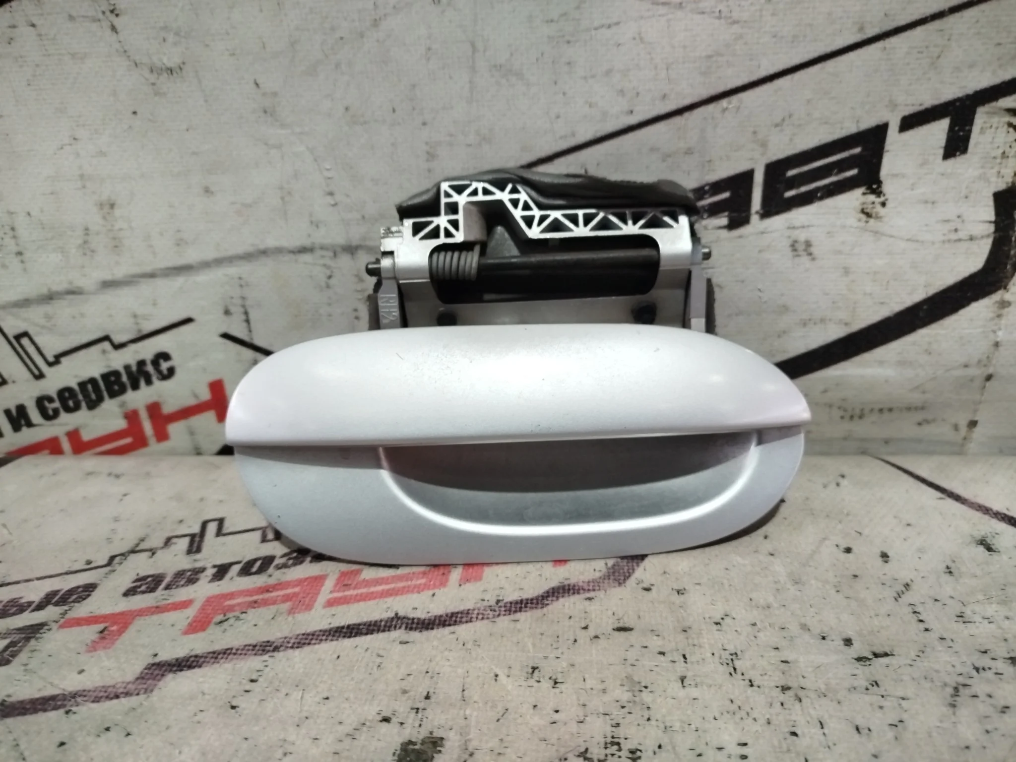 РУЧКА ДВЕРИ ВНЕШНЯЯ BMW ЗАД ПРАВО 51228245466 серебро NE273