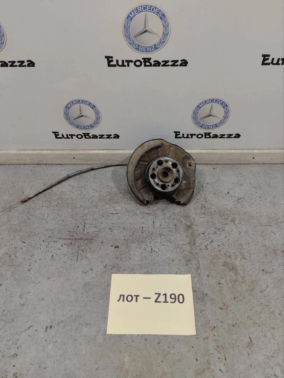 Кулак задний правый Mercedes W201
