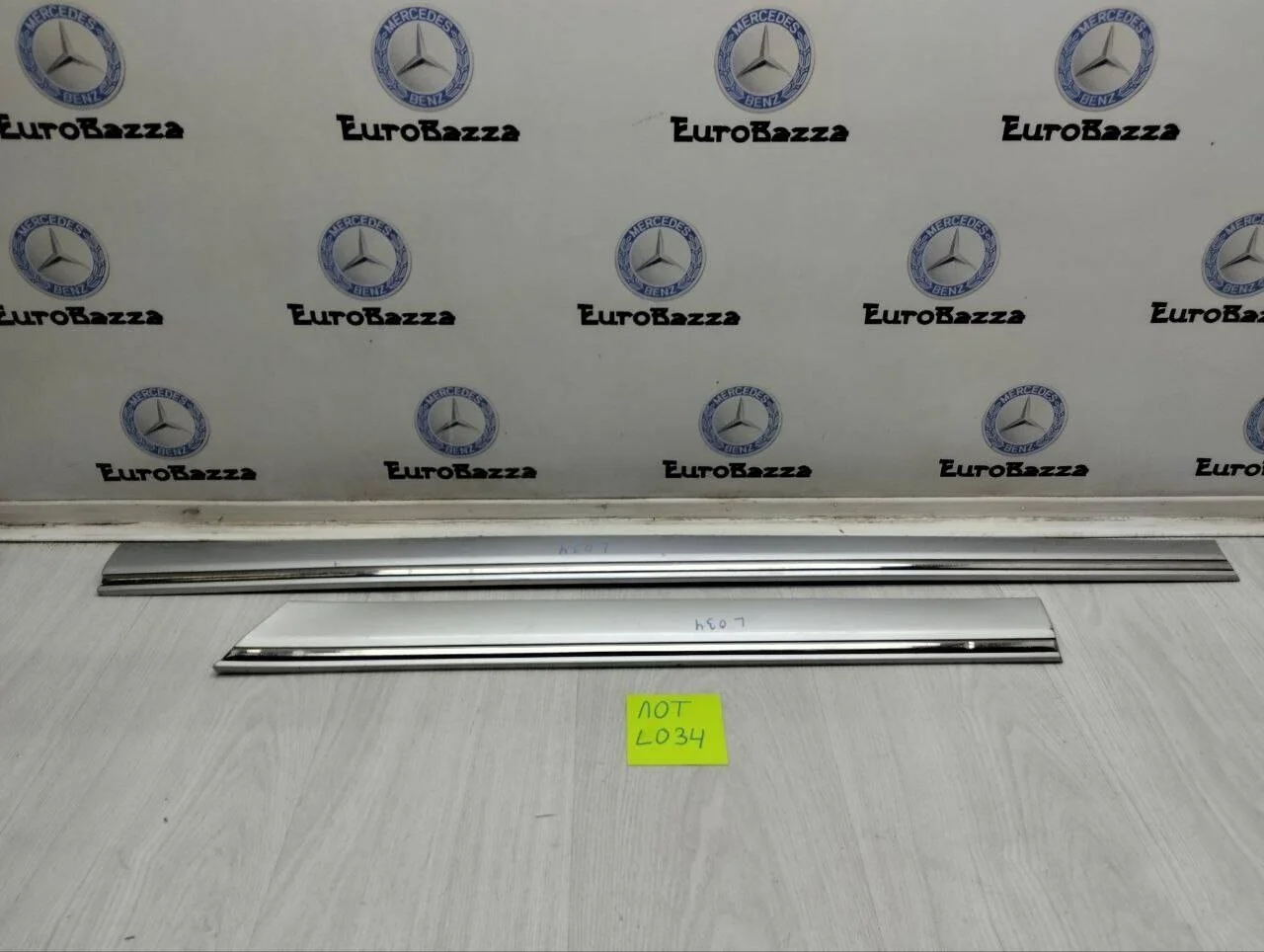 Молдинги двери левый Mercedes W203