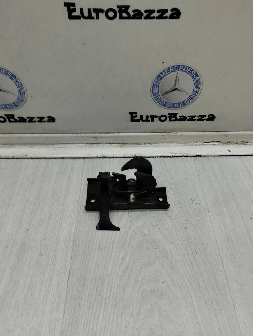 Замок капота Mercedes W211