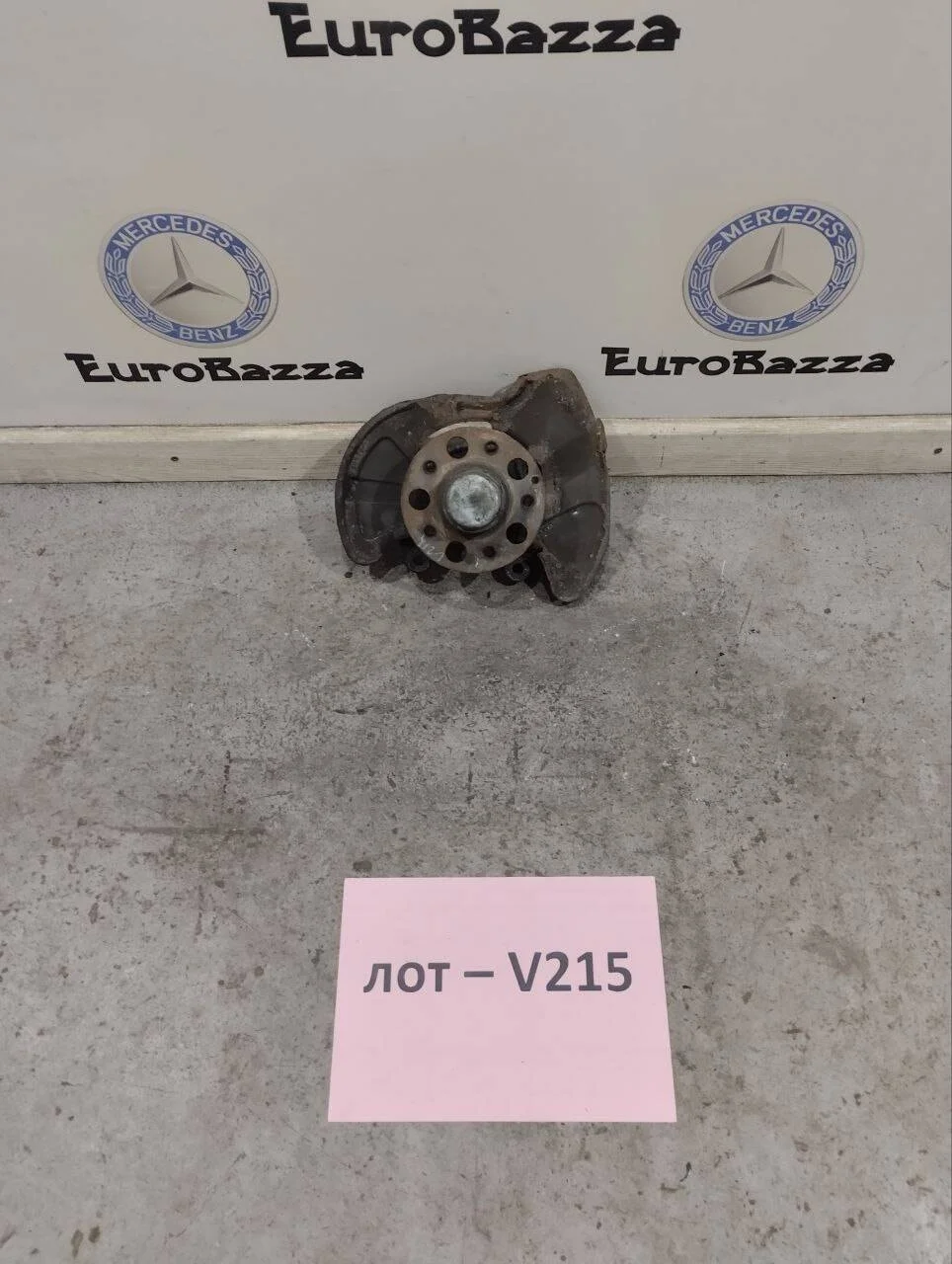 Передний поворотный кулак правый Mercedes R171