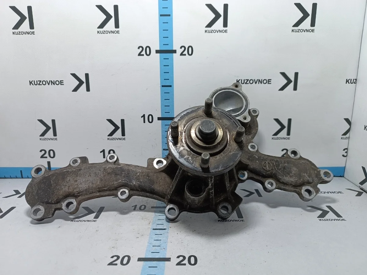 Насос водяной (помпа) Toyota Land Cruiser J200