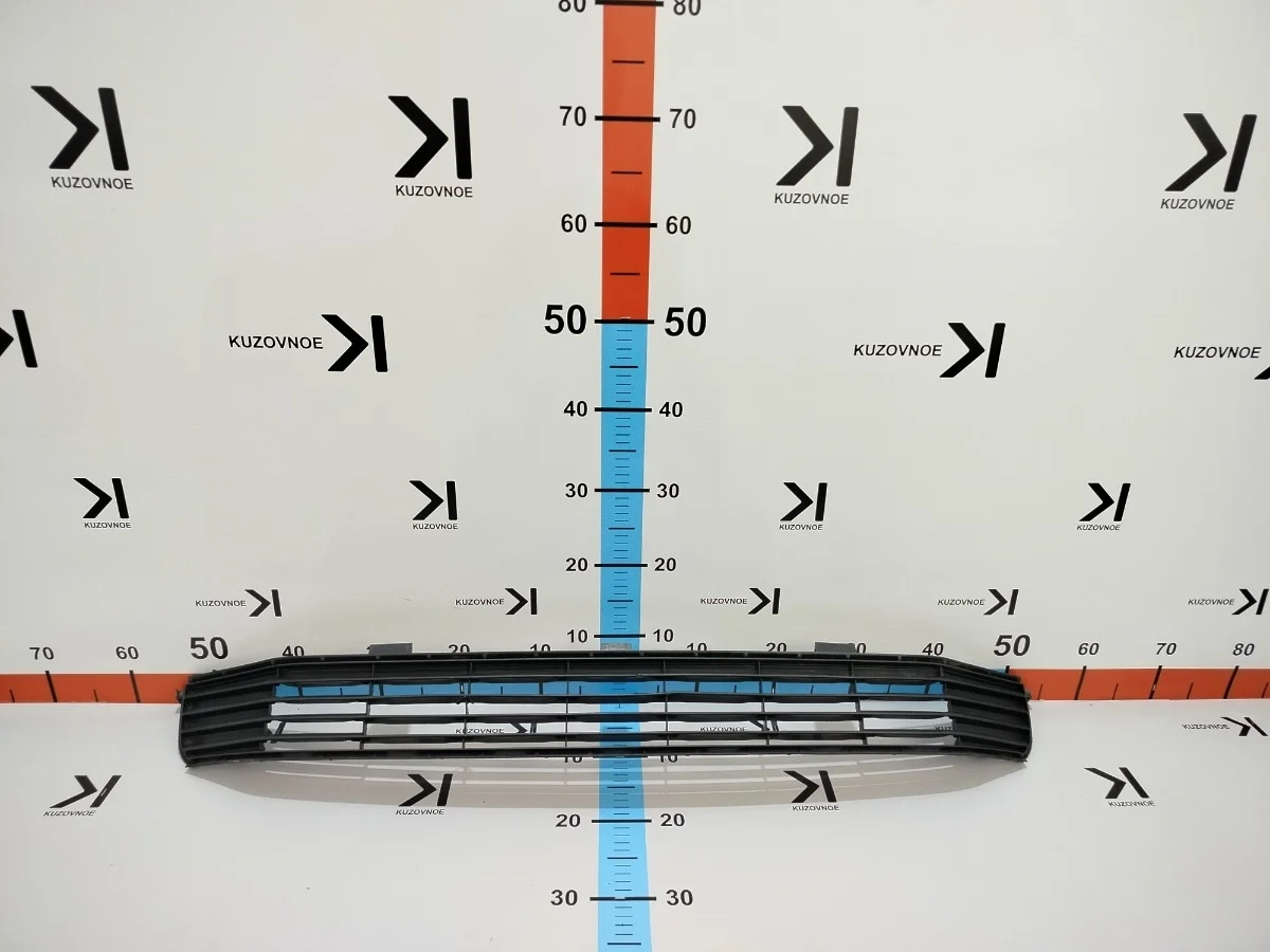 Решетка в бампер Toyota Camry 2011-2018