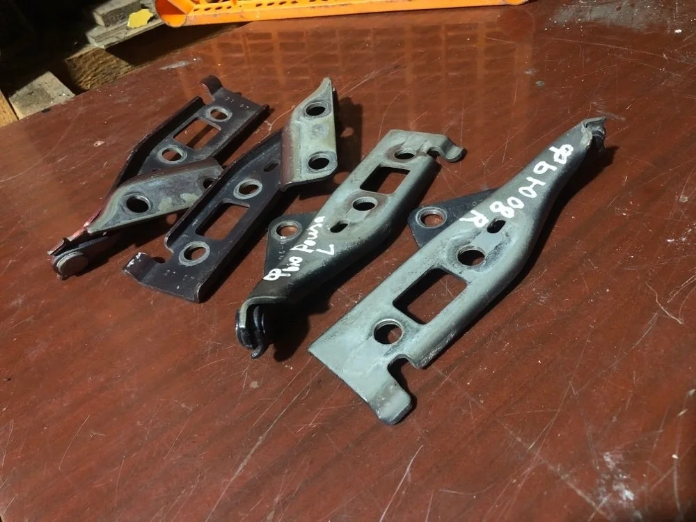 Петля капота Ford Fusion 2008 1324621, правая