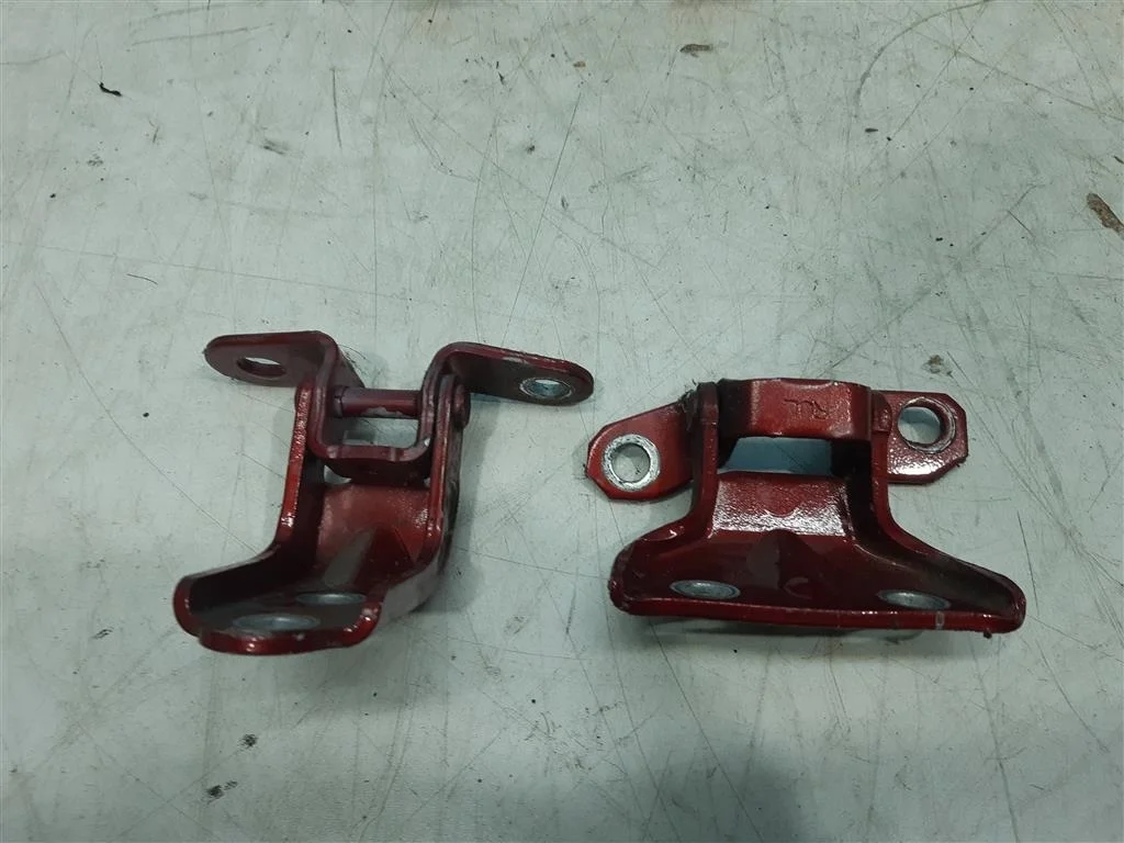 петля двери Kia Ceed 1 2006-2010