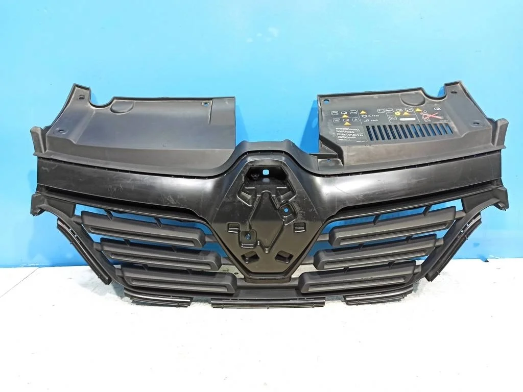 решетка радиатора Renault Logan 2 2018-н.в