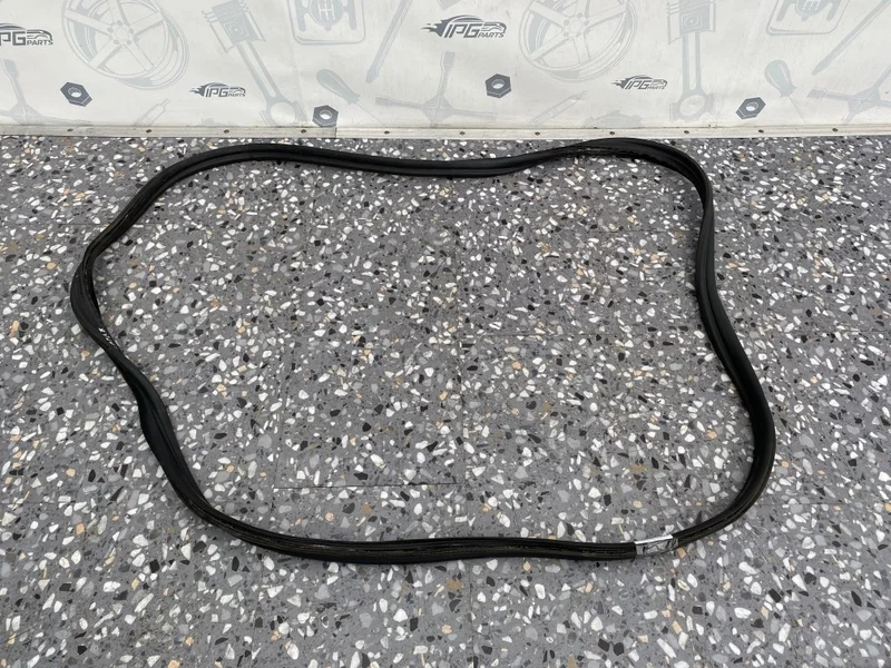 Уплотнитель проема крышки багажника Mercedes-benz GL 2006 X164