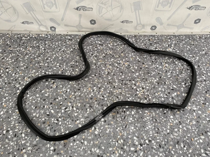 Уплотнитель проема крышки багажника Mercedes-benz GLE 2018 W166