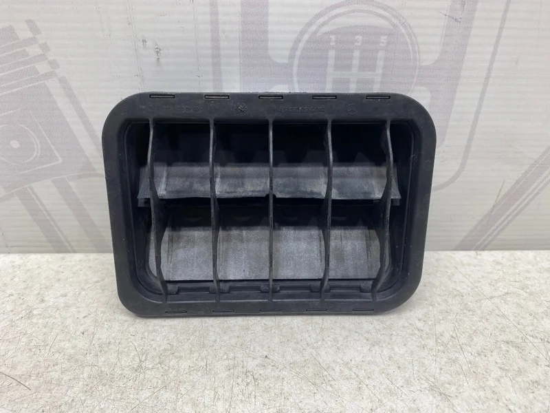 Вентиляционная заслонка заднее крыло Mercedes-benz W203