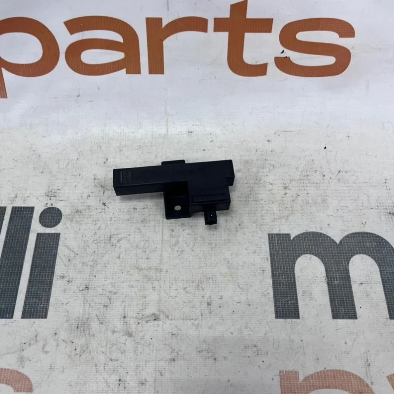 Антенна Audi S8 2017 D4 4H