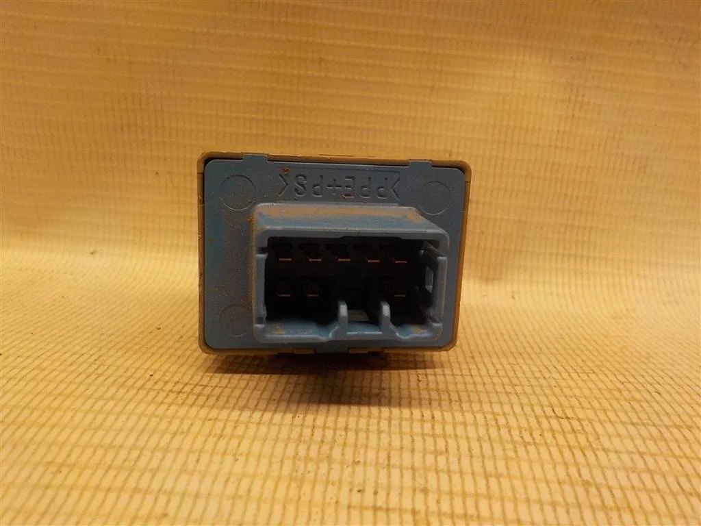 Реле поворотов Toyota Corolla X (2006—2010)