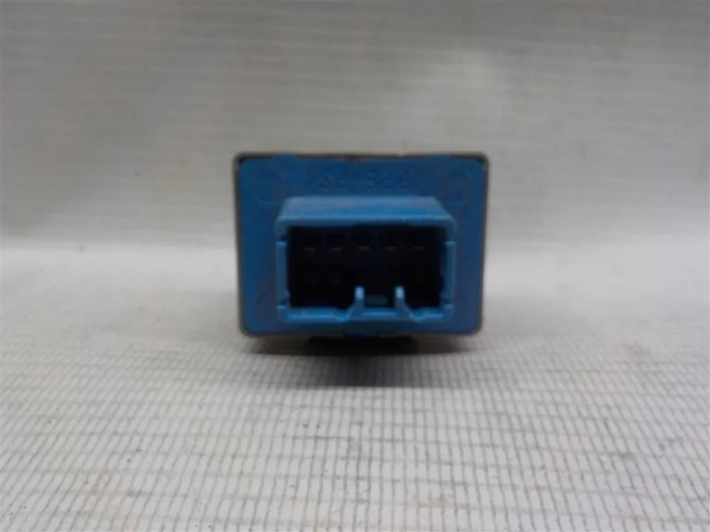 Реле поворотов Toyota Corolla X (2006—2010)