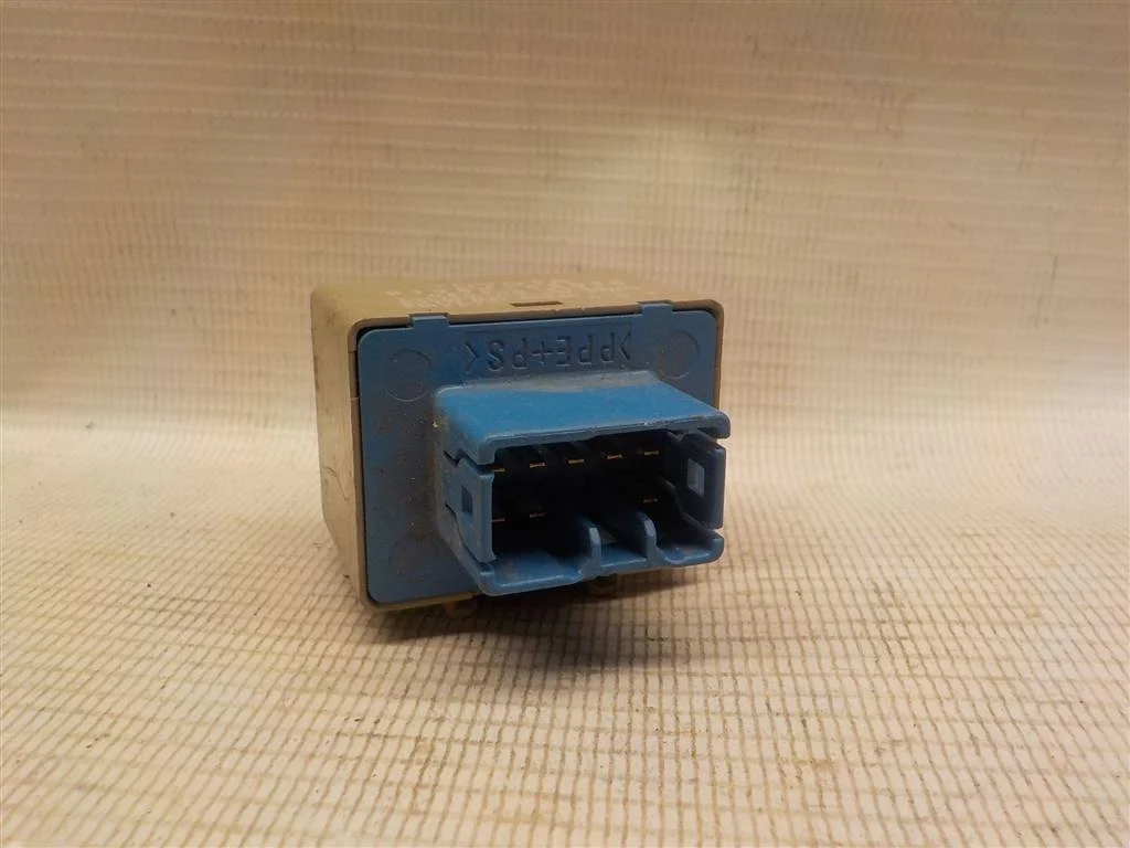 Реле поворотов Toyota Corolla X (2006—2010)