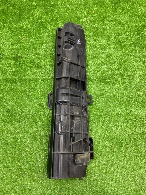 Кронштейн радиатора правый BMW 3 2005 17107524914 E90 N52B25