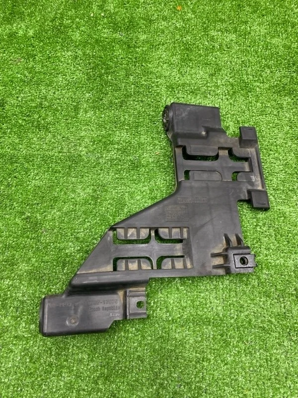 Кронштейн фары правой Audi Q5 2010 8R0941454 8R CDN