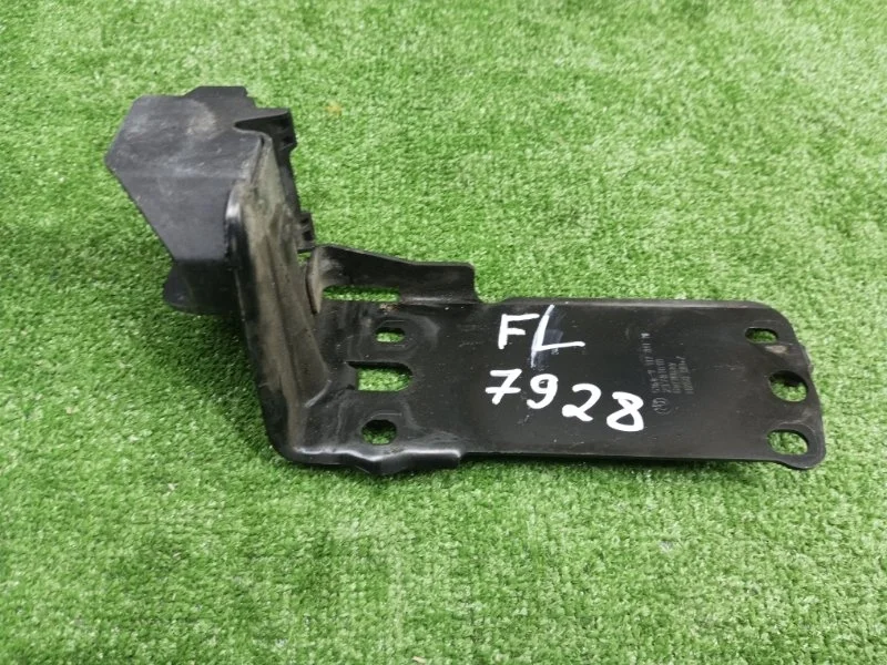 Кронштейн радиатора левый BMW 1 2008 51647117811 E87 N52B30AF