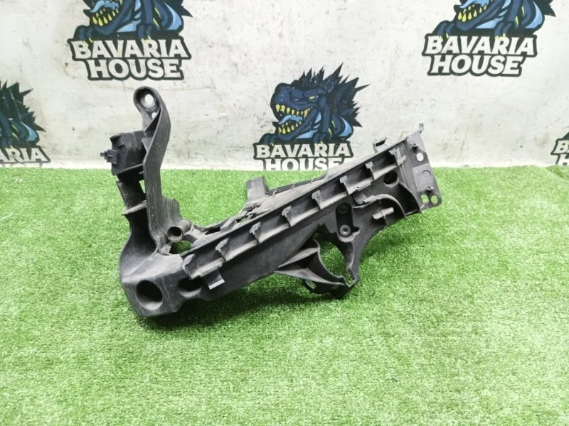 Кронштейн фары левой Audi A5 2010 8T0805607 8T