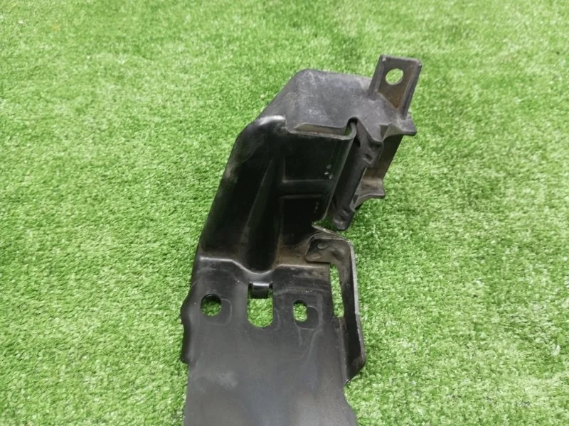 Кронштейн радиатора левый BMW 3 2011 51647117811 E90 N53B30A