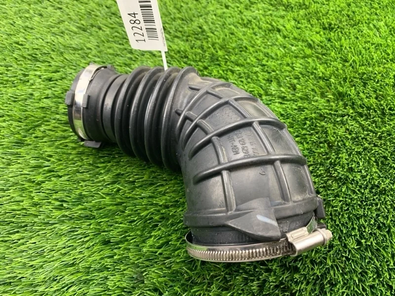 Патрубок воздушный Audi A4 2013 06H129629E B8 CDN 2.0T