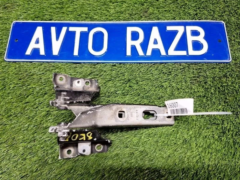 Петля капота Audi A4 2009 8K0823301D B8 CDH 1.8T