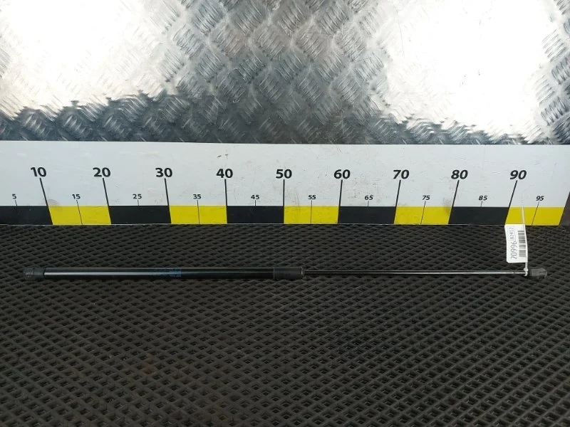 Амортизатор капота Audi A5 2010 8T0823359 8T CDNC 2.0T, передний