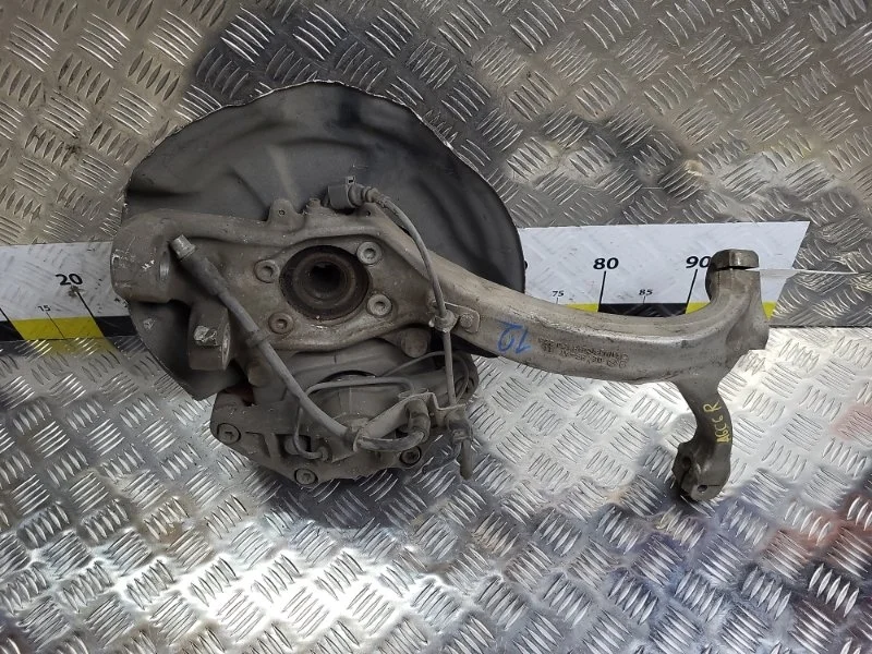 Кулак поворотный Audi A6 2005 4F0407254G C6 AUK 3.2, передний правый