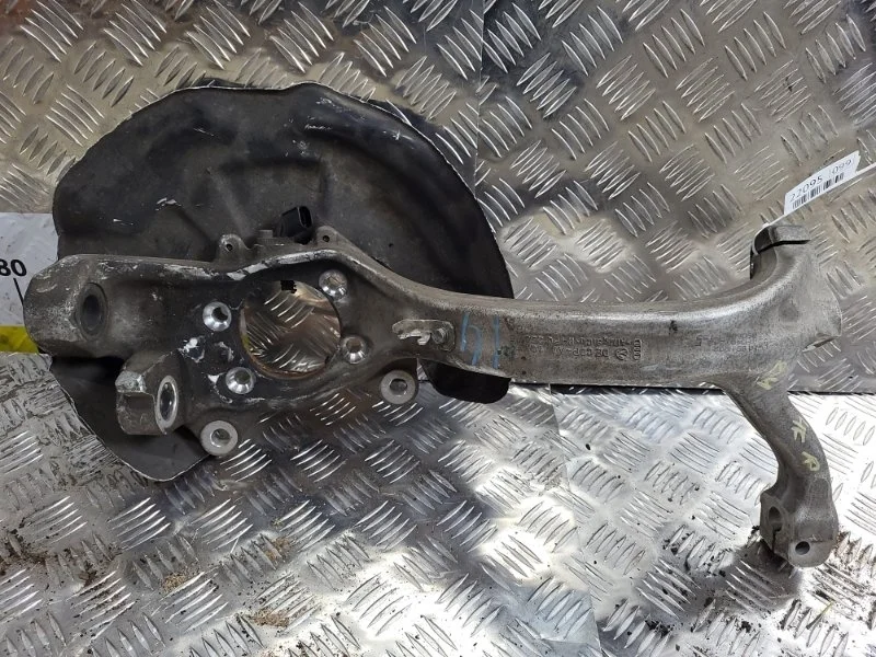 Кулак поворотный Audi A6 2005 4F0407254G C6 AUK 3.2, передний правый