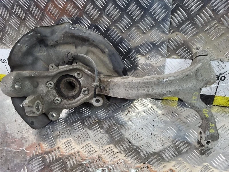 Кулак поворотный Audi A6 2005 4F0407254G C6 AUK 3.2, передний правый