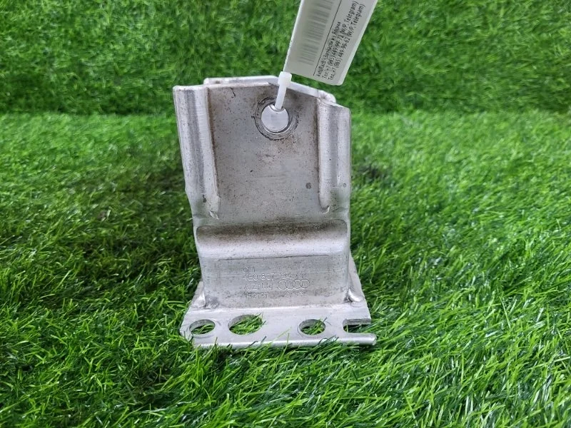 Кронштейн усилителя бампера Audi A8 2009 4E0807134AB D3 BVJ 4.2