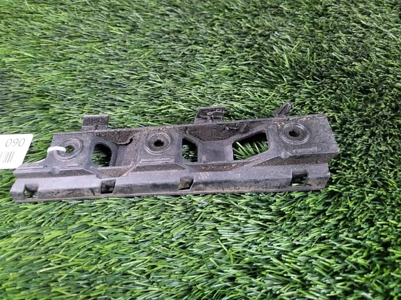 Кронштейн крепления бампера Volkswagen Passat 2008 3C0807184 B6 BZB 1.8T, передний правый