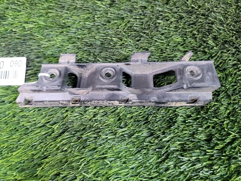 Кронштейн крепления бампера Volkswagen Passat 2008 3C0807184 B6 BZB 1.8T, передний правый