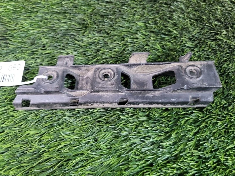 Кронштейн крепления бампера Volkswagen Passat 2008 3C0807184 B6 BZB 1.8T, передний правый