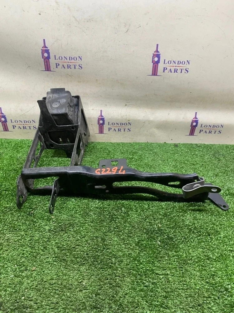 Кронштейн крепления фары BMW F30