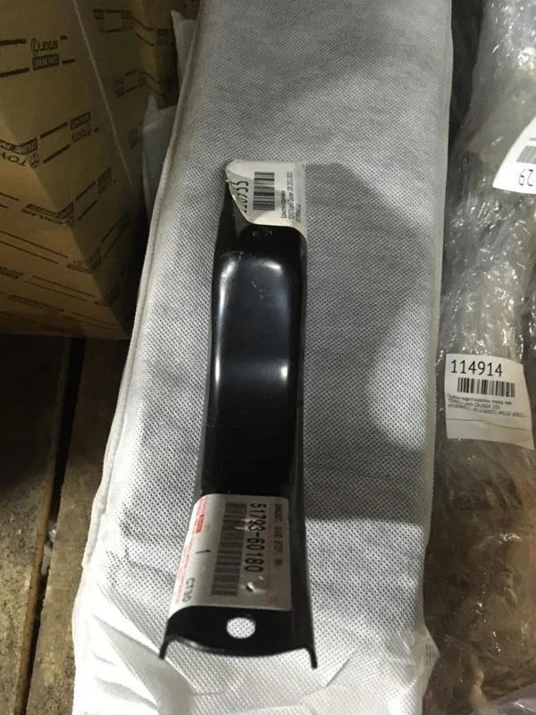 Кронштейн подножки Land cruiser 5179360180