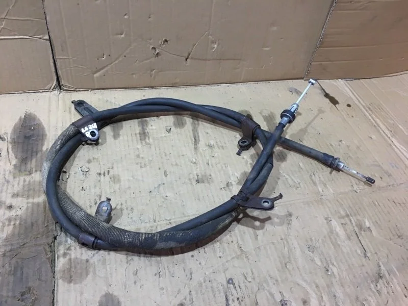 Трос стояночного тормоза левый Toyota Land Cruiser 2015 4643060030 URJ200 1VD-FTV 4.5