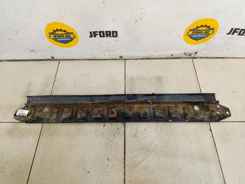 Планка под радиаторы Volvo V70 2009 BW69